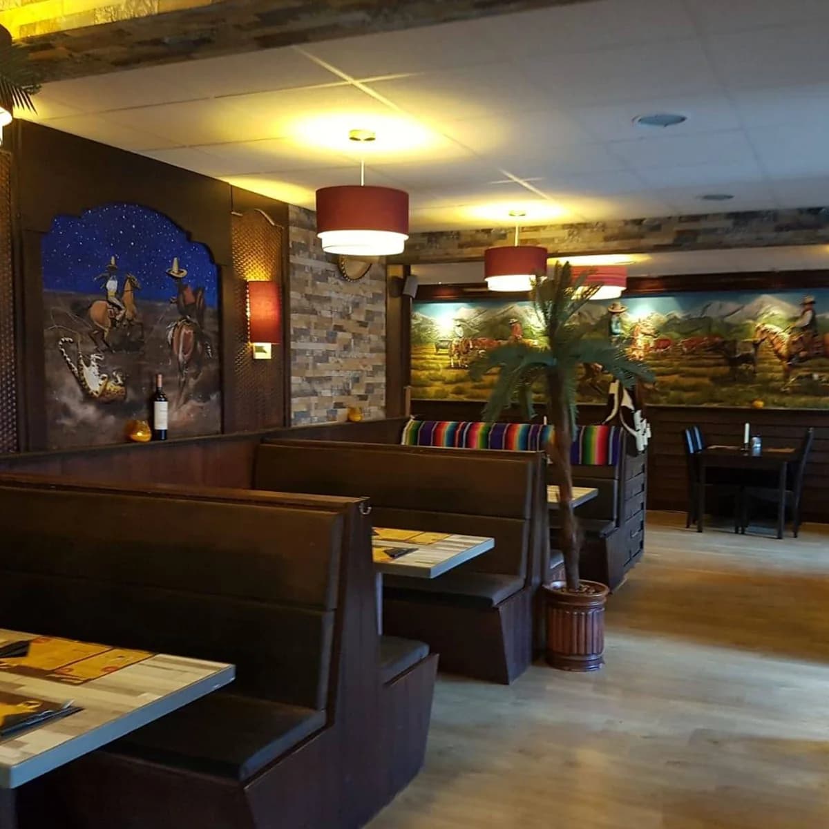 The Saloon — foto 1